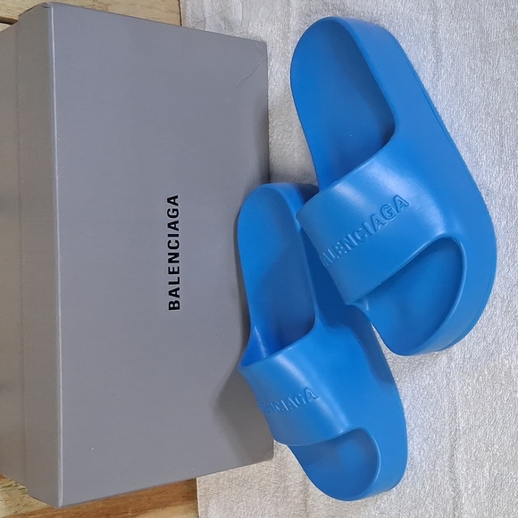 Womens Balenciaga Vibrant Blue Slide Sandals Size 8 Beachy Casual Platform NIB - Picture 2 of 6